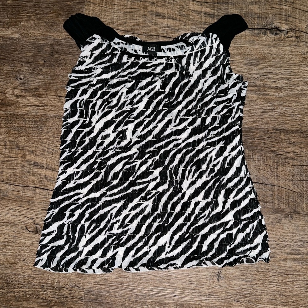 Black and white ruffle top